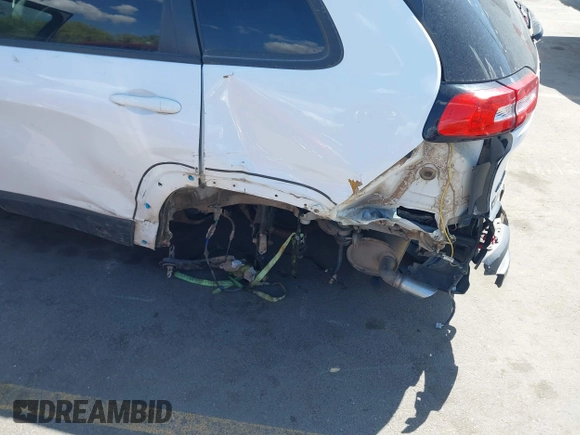 2018 Jeep Cherokee Trailhawk with VIN 1C4PJMBX3JD548761, listed as a IAAI auction lot 42107376 with 148,525 mi miles and . Bid and sale history available at DreamBid. Image 6.