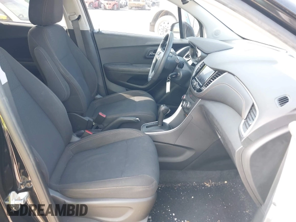 2020 Chevrolet Trax LS with VIN KL7CJKSB7LB086840, listed as a IAAI auction lot 41911240 with 36,894 mi miles. Bid and sale history available at carsss.com. Image 5.