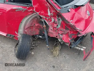 2019 Volkswagen Beetle S с VIN 3VWFD7AT0KM720833, выставлен на аукционе IAAI как лот 40231743 с пробегом 38 227 миль миль и . История ставок и продаж доступна на DreamBid. Изображение 6.