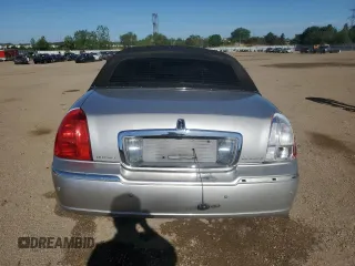 2004 Lincoln Town Car Ultimate z VIN 1LNHM83W94Y625182, wystawiony jako Copart lot #55632185 z przebiegiem 179 597 mil mil oraz Szkoda całkowita • Salvage title. Historia ofert i sprzedaży dostępna na DreamBid. Obrazek 6.