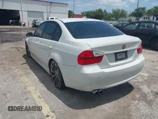 2006 BMW 3 Series 325i with VIN WBAVB13586KR64000, listed as a IAAI auction lot 42185081 with 160,589 mi miles. Bid and sale history available at carsss.com. Image 3.