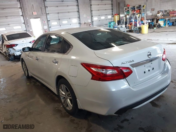2016 Nissan Altima 2.5 SR with VIN 1N4AL3AP2GN350208, listed as a IAAI auction lot 41839230 with 129,492 mi miles. Bid and sale history available at carsss.com. Image 3.