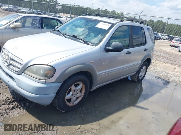 1998 Mercedes-Benz M-Class with VIN 4JGAB54E6WA019751, listed as a IAAI auction lot 41986929 with 291,551 mi miles. Bid and sale history available at carsss.com. Image 2.