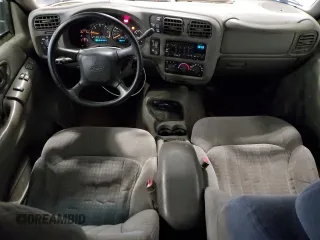 1999 Chevrolet Blazer LS с VIN 1GNCT18W9XK157387, выставлен на аукционе Copart как лот 49667765 с пробегом 182 411 миль миль и Списание • Salvage title. История ставок и продаж доступна на DreamBid. Изображение 8.