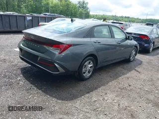 2024 Hyundai Elantra SE z VIN KMHLL4DG2RU740976, wystawiony jako IAAI lot #42243972 z przebiegiem 43 512 mil mil oraz . Historia ofert i sprzedaży dostępna na DreamBid. Obrazek 4.