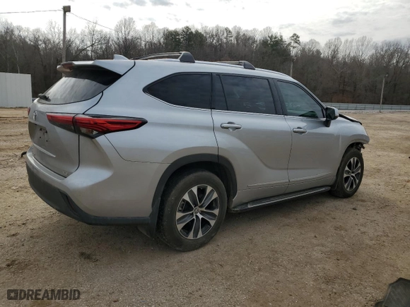 2021 Toyota Highlander XLE with VIN 5TDGZRAH4MS035253, listed as a Copart auction lot 47114645 with 119,958 mi miles and Salvage Title. Bid and sale history available at carsss.com. Image 3.
