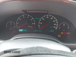 2002 Cadillac DeVille DTS z VIN 1G6KF579320288667, wystawiony jako IAAI lot #42331236 z przebiegiem 71 189 mil mil oraz . Historia ofert i sprzedaży dostępna na DreamBid. Obrazek 7.