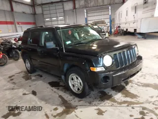 2008 Jeep Patriot Sport z VIN 1J8FF28W68D705251, wystawiony jako IAAI lot #42248701 z przebiegiem 121 033 mil mil oraz . Historia ofert i sprzedaży dostępna na DreamBid. Obrazek 1.