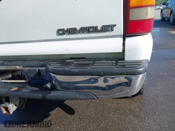 2002 Chevrolet Silverado 1500 LT with VIN 2GCEK19T421294092, listed as a IAAI auction lot 42149597 with 310,350 mi miles. Bid and sale history available at carsss.com. Image 6.