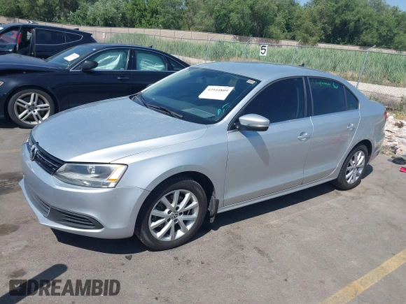 2014 Volkswagen Jetta SE z VIN 3VWD17AJ6EM234451, wystawiony jako IAAI lot #42544809 z przebiegiem 140 009 mil mil oraz . Historia ofert i sprzedaży dostępna na DreamBid. Obrazek 18.