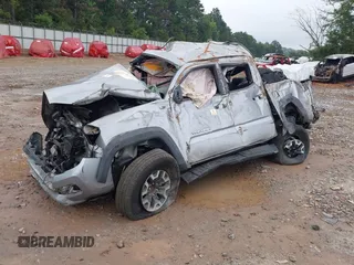 2017 Toyota Tacoma SR5 z VIN 5TFAZ5CN8HX036231, wystawiony jako IAAI lot #37636403 z przebiegiem Nie podano mil oraz . Historia ofert i sprzedaży dostępna na DreamBid. Obrazek 16.