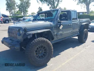 2021 Jeep Gladiator 80th Anniversary z VIN 1C6HJTAG7ML564981, wystawiony jako IAAI lot #42455062 z przebiegiem 89 721 mil mil oraz . Historia ofert i sprzedaży dostępna na DreamBid. Obrazek 18.