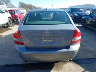 2005 Volvo S40 with VIN YV1MS682352101690, listed as a IAAI auction lot 41381539 with 104,494 mi miles. Bid and sale history available at carsss.com. Image 17.