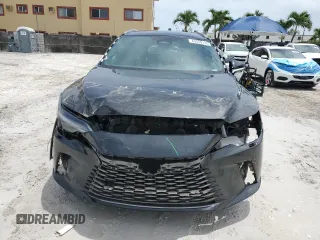 2023 Lexus RX 350 z VIN 2T2BAMBA3PC004378, wystawiony jako Copart lot #63559135 z przebiegiem 18 609 mil mil oraz Czysty tytuł • Clean title. Historia ofert i sprzedaży dostępna na DreamBid. Obrazek 5.