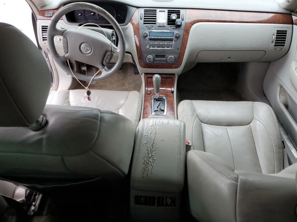 2007 Cadillac DTS V8 z VIN 1G6KD57Y27U179010, wystawiony jako Copart lot #54055605 z przebiegiem 137 326 mil mil oraz Szkoda całkowita • Salvage title. Historia ofert i sprzedaży dostępna na DreamBid. Obrazek 8.