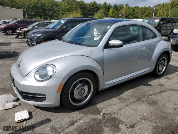 2012 Volkswagen Beetle 2.5L w/Sun PZEV with VIN 3VWJP7ATXCM636831, listed as a Copart auction lot 73838054 with 132,910 mi miles and Salvage Title. Bid and sale history available at carsss.com. Image 1.