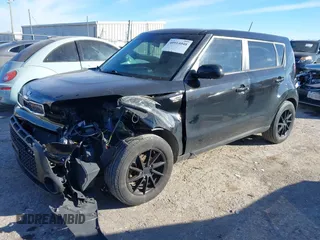 2015 Kia Soul with VIN KNDJN2A25F7235687, listed as a IAAI auction lot 40914048 with 173,310 mi miles. Bid and sale history available at carsss.com. Image 2.
