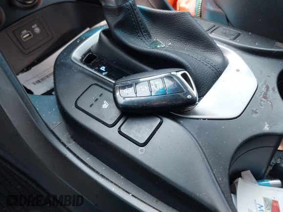 2018 Hyundai Santa Fe 2.0T z VIN 5XYZU4LA8JG537427, wystawiony jako IAAI lot #42349692 z przebiegiem 148 764 mil mil oraz . Historia ofert i sprzedaży dostępna na DreamBid. Obrazek 11.