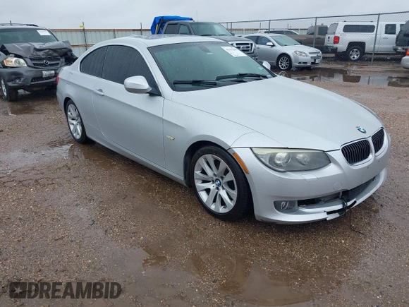2011 BMW 3 Series 328i с VIN WBAKE3C50BE557626, выставлен на аукционе IAAI как лот 42187609 с пробегом 126 037 миль миль и . История ставок и продаж доступна на DreamBid. Изображение 1.