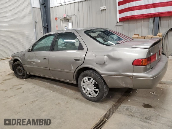 2000 Toyota Camry CE z VIN JT2BG22K8Y0445766, wystawiony jako Copart lot #55927725 z przebiegiem Nie podano mil oraz Czysty tytuł • Clean title. Historia ofert i sprzedaży dostępna na DreamBid. Obrazek 2.