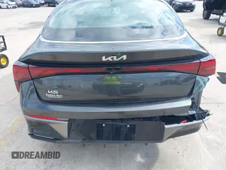 2025 Kia K5 LXS z VIN KNAG24J78S5275906, wystawiony jako IAAI lot #42006110 z przebiegiem 14 391 mil mil oraz . Historia ofert i sprzedaży dostępna na DreamBid. Obrazek 16.