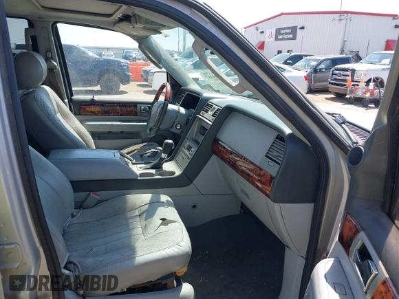 2004 Lincoln Navigator Luxury with VIN 5LMFU28R24LJ07741, listed as a IAAI auction lot 41999357 with 280,761 mi miles and . Bid and sale history available at DreamBid. Image 5.