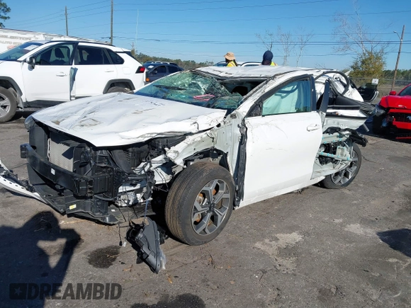 2021 Kia Forte LXS z VIN 3KPF24AD3ME382227, wystawiony jako IAAI lot #41792663 z przebiegiem 50 251 mil mil oraz . Historia ofert i sprzedaży dostępna na DreamBid. Obrazek 17.