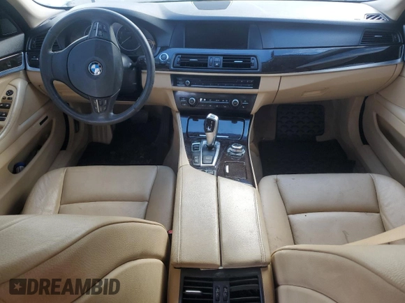 2012 BMW 5 Series 528i xDrive z VIN WBAXH5C50CDW04329, wystawiony jako Copart lot #84813424 z przebiegiem Nie podano mil oraz Szkoda całkowita • Salvage title. Historia ofert i sprzedaży dostępna na DreamBid. Obrazek 8.