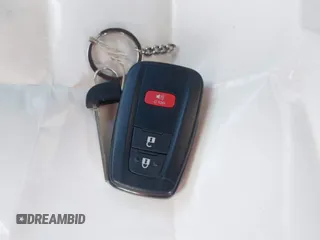 2018 Toyota C-HR XLE z VIN NMTKHMBX5JR046679, wystawiony jako IAAI lot #42068046 z przebiegiem 166 297 mil mil oraz . Historia ofert i sprzedaży dostępna na DreamBid. Obrazek 11.