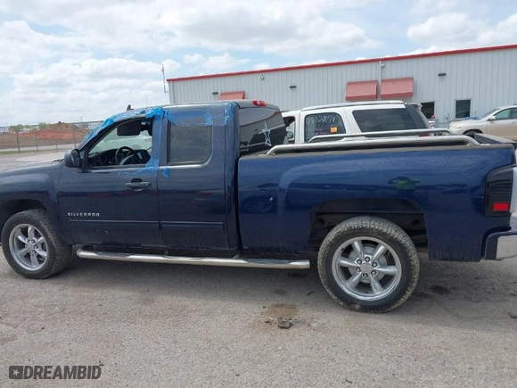 2011 Chevrolet Silverado 1500 LT with VIN 1GCRCSE04BZ232327, listed as a IAAI auction lot 41896146 with 146,402 mi miles. Bid and sale history available at carsss.com. Image 14.