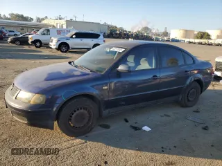 1999 Volkswagen Passat z VIN WVWMA63B4XE445465, wystawiony jako Copart lot #42211045 z przebiegiem 185 829 mil mil oraz Szkoda całkowita • Salvage title. Historia ofert i sprzedaży dostępna na DreamBid. Obrazek 1.