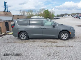 2022 Chrysler Pacifica Touring L z VIN 2C4RC1BG1NR133085, wystawiony jako IAAI lot #41981302 z przebiegiem 75 281 mil mil oraz . Historia ofert i sprzedaży dostępna na DreamBid. Obrazek 13.