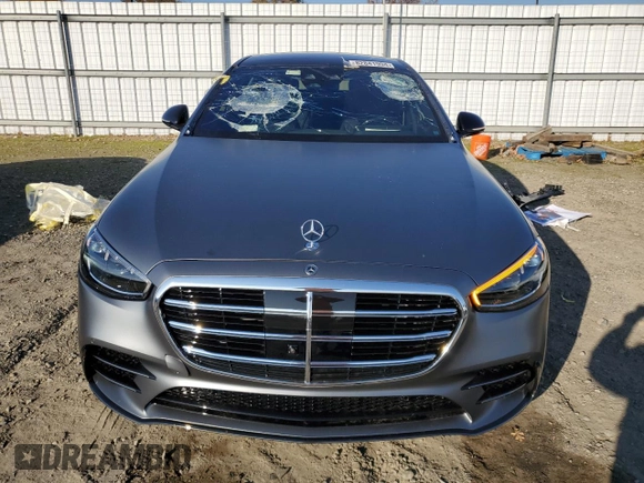 2024 Mercedes-Benz S 580 z VIN W1K6G7GB5RA265130, wystawiony jako Copart lot #82841994 z przebiegiem 7 330 mil mil oraz Szkoda całkowita • Salvage title. Historia ofert i sprzedaży dostępna na DreamBid. Obrazek 5.