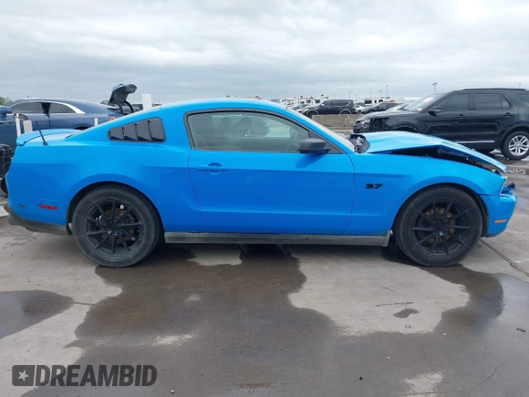 2011 Ford Mustang V6 z VIN 1ZVBP8AM2B5138727, wystawiony jako IAAI lot #41940117 z przebiegiem 173 824 mil mil oraz . Historia ofert i sprzedaży dostępna na DreamBid. Obrazek 13.