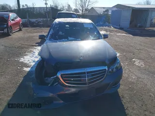2016 Mercedes-Benz E 350 Luxury z VIN WDDHF8JB0GB284170, wystawiony jako IAAI lot #41269736 z przebiegiem 64 067 mil mil oraz . Historia ofert i sprzedaży dostępna na DreamBid. Obrazek 12.