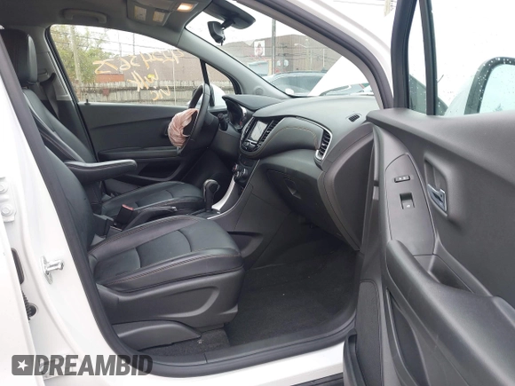 2021 Chevrolet Trax LT with VIN KL7CJPSB2MB358581, listed as a IAAI auction lot 42243675 with 32,517 mi miles and . Bid and sale history available at DreamBid. Image 5.