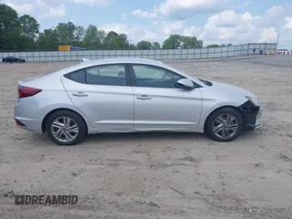 2019 Hyundai Elantra SEL z VIN KMHD84LF6KU746655, wystawiony jako IAAI lot #42135528 z przebiegiem 103 410 mil mil oraz . Historia ofert i sprzedaży dostępna na DreamBid. Obrazek 13.