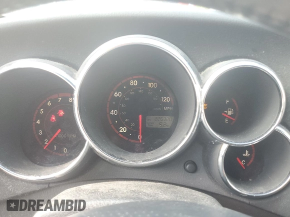 2005 Toyota Matrix STD with VIN 2T1KR32E55C462771, listed as a Copart auction lot 55469765 with 226,320 mi miles and Clean Title. Bid and sale history available at DreamBid. Image 9.