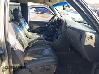 2003 Chevrolet Silverado 1500 LT with VIN 2GCEK19T431351084, listed as a IAAI auction lot 41995382 with 235,033 mi miles and . Bid and sale history available at DreamBid. Image 5.