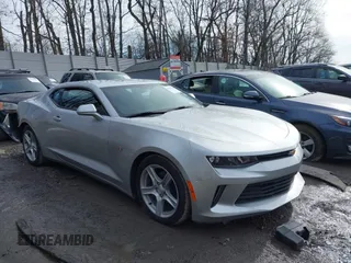 2017 Chevrolet Camaro 1LT z VIN 1G1FB1RX5H0163368, wystawiony jako IAAI lot #41457702 z przebiegiem 49 127 mil mil oraz . Historia ofert i sprzedaży dostępna na DreamBid. Obrazek 1.