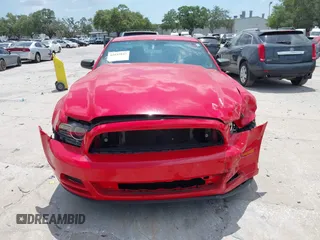 2014 Ford Mustang V6 с VIN 1ZVBP8AM8E5206985, выставлен на аукционе IAAI как лот 42155843 с пробегом 110 363 миль миль и . История ставок и продаж доступна на DreamBid. Изображение 13.