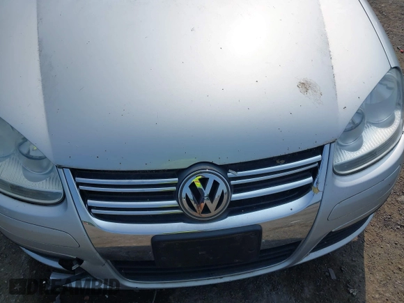 2008 Volkswagen Jetta S z VIN 3VWHM71K28M170401, wystawiony jako IAAI lot #42467678 z przebiegiem 181 028 mil mil oraz . Historia ofert i sprzedaży dostępna na DreamBid. Obrazek 6.