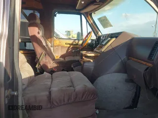 1993 GMC Vandura z VIN 1GDEG25K9PF513953, wystawiony jako IAAI lot #42194799 z przebiegiem 135 966 mil mil oraz . Historia ofert i sprzedaży dostępna na DreamBid. Obrazek 5.