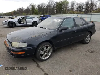 1993 Toyota Camry LE z VIN 4T1SK12E8PU183356, wystawiony jako Copart lot #56295225 z przebiegiem 210 890 mil mil oraz Czysty tytuł • Clean title. Historia ofert i sprzedaży dostępna na DreamBid. Obrazek 1.