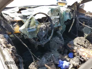 2024 Toyota RAV4 XSE z VIN JTMFB3FV2RD213319, wystawiony jako Copart lot #57088405 z przebiegiem Nie podano mil oraz Szkoda całkowita • Salvage title. Historia ofert i sprzedaży dostępna na DreamBid. Obrazek 8.