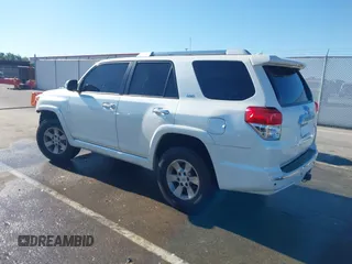 2011 Toyota 4Runner Trail z VIN JTEBU5JR7B5035496, wystawiony jako IAAI lot #42319548 z przebiegiem 253 437 mil mil oraz . Historia ofert i sprzedaży dostępna na DreamBid. Obrazek 3.
