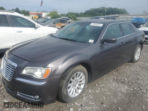 2013 Chrysler 300 z VIN 2C3CCAAG0DH589174, wystawiony jako Copart lot #59053955 z przebiegiem 182 591 mil mil oraz Czysty tytuł • Clean title. Historia ofert i sprzedaży dostępna na DreamBid. Obrazek 1.