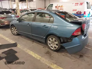 2008 Honda Civic LX z VIN 1HGFA16558L069455, wystawiony jako IAAI lot #41623815 z przebiegiem 205 009 mil mil oraz . Historia ofert i sprzedaży dostępna na DreamBid. Obrazek 3.