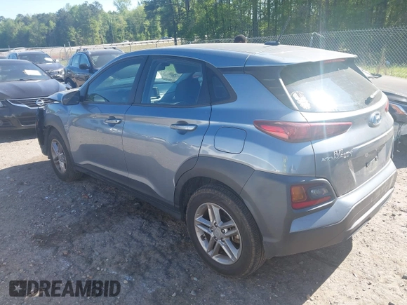 2021 Hyundai Kona SE z VIN KM8K1CAA3MU674975, wystawiony jako IAAI lot #42043579 z przebiegiem 52 240 mil mil oraz . Historia ofert i sprzedaży dostępna na DreamBid. Obrazek 3.