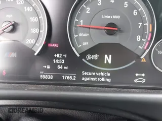2017 BMW M3 с VIN WBS8M9C55H5G84685, выставлен на аукционе IAAI как лот 41962997 с пробегом 59 838 миль миль и . История ставок и продаж доступна на DreamBid. Изображение 7.